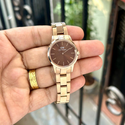 DANIEL WELLINGTON Iconic Link Watch Store India