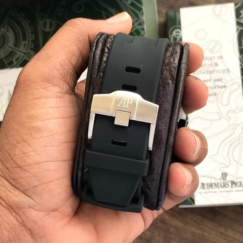 9c79cd65 dd62 4218 ba70 f7b0be3f3ab2 1 scaled https://watchstoreindia.in/products/audemars-piguet-royal-oak-off-shore/