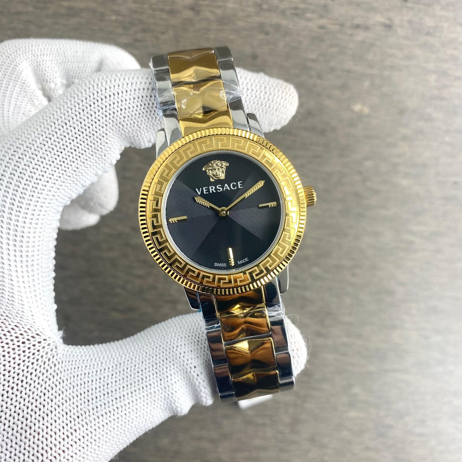 Versace Exquisite V-Tribute